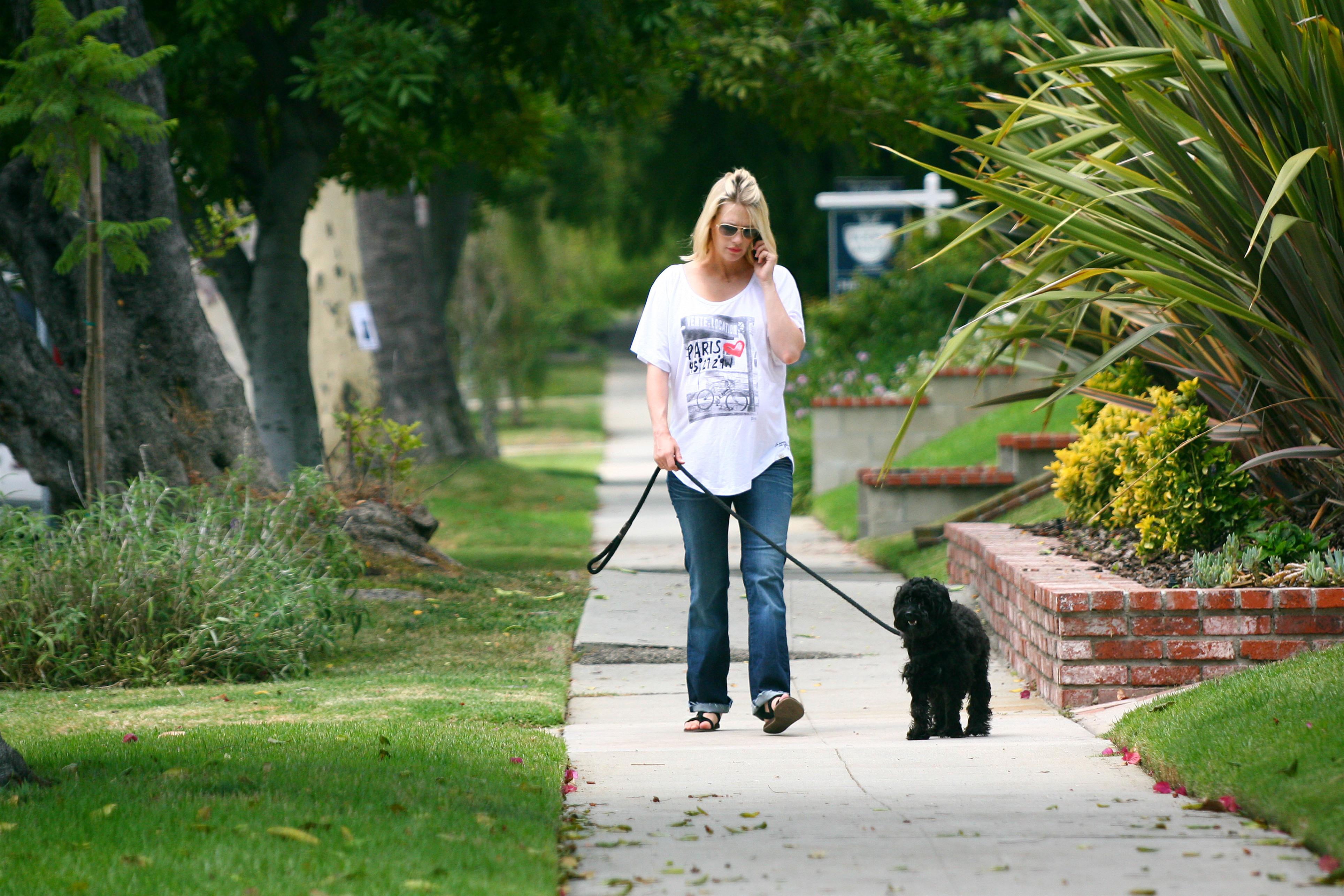 January Jones showing off her growing baby bump | Picture 66572